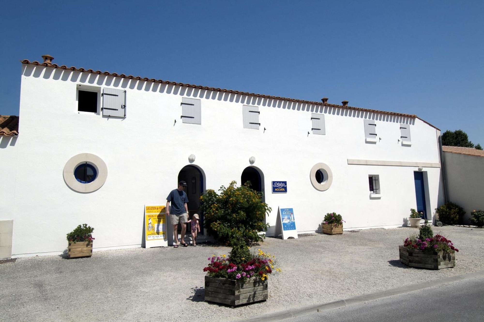 Residence Odalys Le Village Des Amareyeurs Le Château-dʼOléron 外观 照片