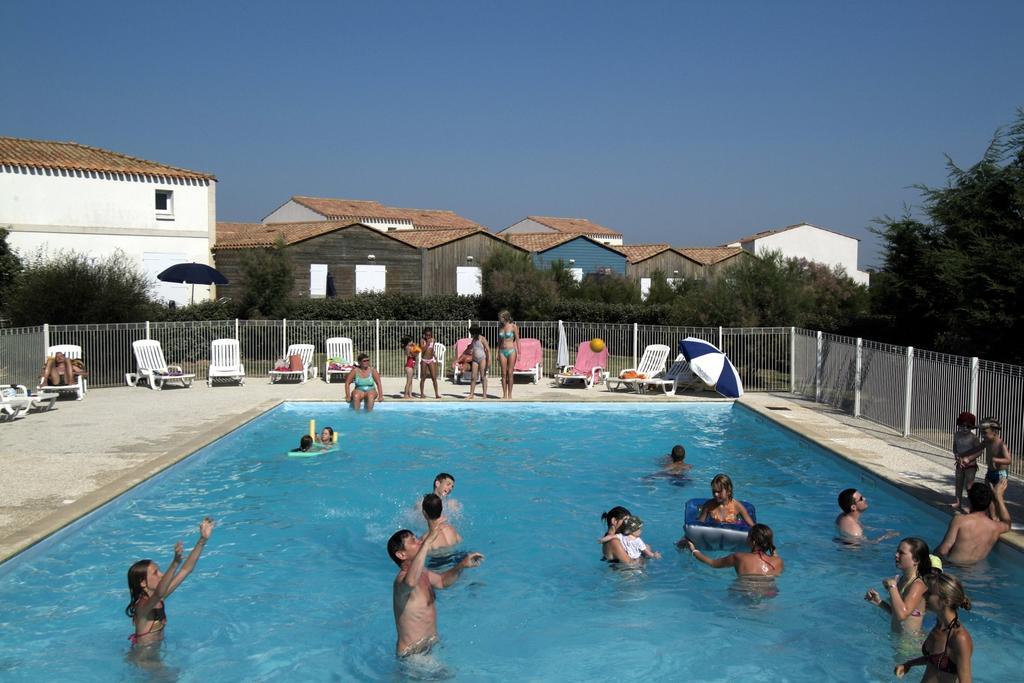 Residence Odalys Le Village Des Amareyeurs Le Château-dʼOléron 外观 照片