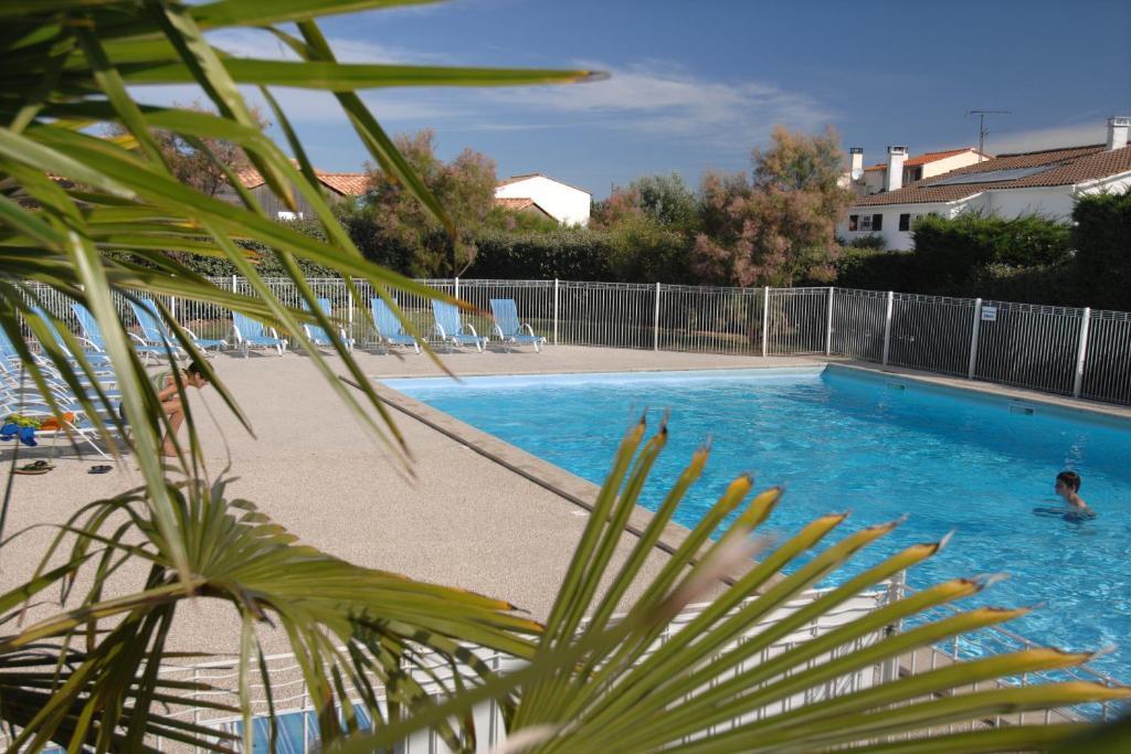 Residence Odalys Le Village Des Amareyeurs Le Château-dʼOléron 外观 照片